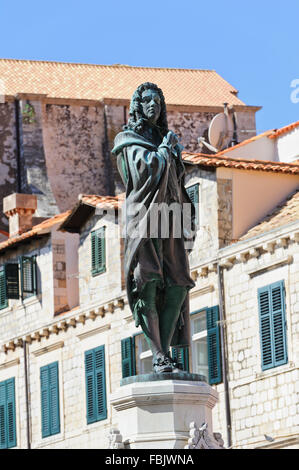 Statua di Ivan Gundulic nella piazza del mercato di Dubrovnik , Croazia. Foto Stock