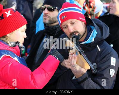 Oslo, 17-01-2016 Crown Prince Haakon XXV anniversario dell'ascesa al trono norvegese delle Loro Maestà il Re Harald e la regina Sonja la Famiglia Reale assiste gli eventi presso la Piazza del Palazzo (Slottsplassen) RPE/Albert Nieboer/Paesi Bassi - nessun filo SERVICE - Foto Stock