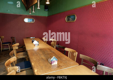 Gli interni del ristorante Palac Akropolis, Zizkov, Praga, Repubblica Ceca Foto Stock