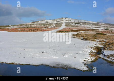 Vista di Cox Tor in inverno, Parco Nazionale di Dartmoor, Devon, Inghilterra. Foto Stock