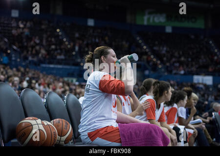 Birmingham, Regno Unito, 17 gennaio 2016. Westfield Health Sheffield Hatters beat Barking Abbey crociati 79-45 nel WBBL Finale Trofeo 2016 a Barclaycard Arena. Westfield Health Sheffield Hatters banco. Credito: pmgimaging/Alamy Live News Foto Stock