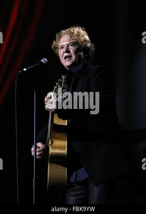 Mick Hucknell eseguendo con Simply Red all'Arena O2 con: Mick hucknell, Simply Red dove: Londra, Regno Unito quando: 17 Dic 2015 Foto Stock