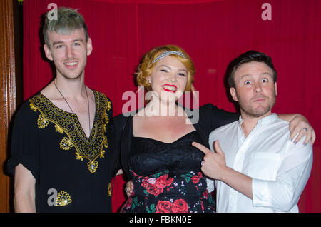 Sydney, Australia - 18 Gennaio 2016: VIP e celebrità arriva alla stazione di Paddington RSL per il teatro di Sydney alla cerimonia di premiazione. Credito: mjmediabox/Alamy Live News Foto Stock