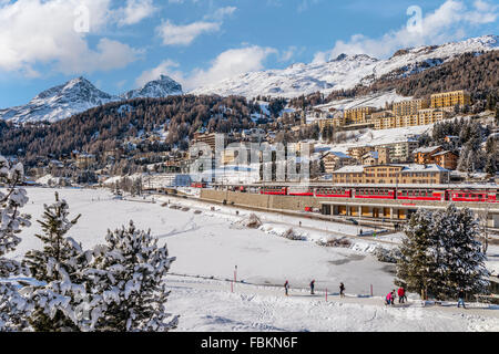 Vista a St.Moritz in inverno, Grigioni, Svizzera Foto Stock