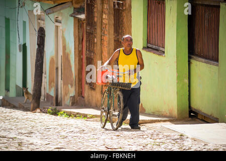 La vita quotidiana per le strade se Trinidad, Cuba Foto Stock