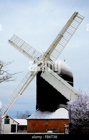 Outwood mulino in inverno Foto Stock