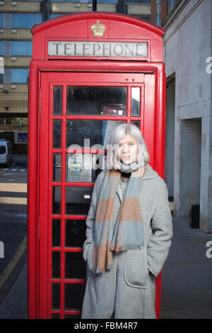 Aurora Aksnes, fase di nome AURORA, cantautrice dalla Norvegia fotografato in London, England, Regno Unito Foto Stock