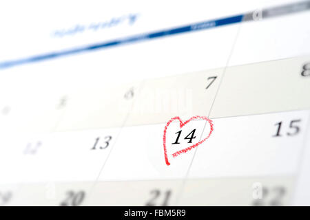 Febbraio calendario pagina con un piccolo cuore rosso segnando il giorno di san valentino Foto Stock
