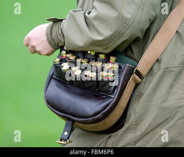 caricatore con sacchetto a cartuccia su un sparatutto fagiano Foto Stock