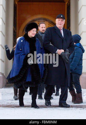 Oslo, Norvegia. Xvii gen, 2016. Il re Harald, Queen Sonja e i membri della famiglia reale di partecipare alle celebrazioni del venticinquesimo giubileo regnante del re Harald di Oslo, Norvegia del 17 gennaio 2016. Foto: Patrick van Katwijk/ point de vue fuori - nessun filo SERVICE -/dpa/Alamy Live News Foto Stock