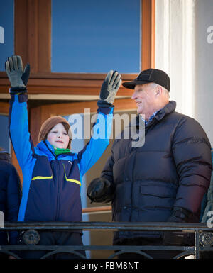 Oslo, Norvegia. Xvii gen, 2016. Il re Harald (R) e Maud Angelica Behn di Norvegia partecipare alle celebrazioni del venticinquesimo giubileo regnante del re Harald di Oslo, Norvegia del 17 gennaio 2016. Foto: Patrick van Katwijk/ point de vue fuori - nessun filo SERVICE -/dpa/Alamy Live News Foto Stock