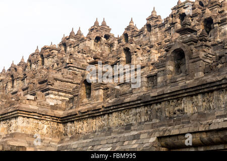 Il complesso del Tempio di Borobudur, Yogyakarta, Indonesia.Borobudur è il tempio buddista più grande del mondo. Foto Stock