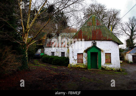 Caratteristico casale abbandonato nella regione settentrionale della contea di Dublino in Irlanda Foto Stock