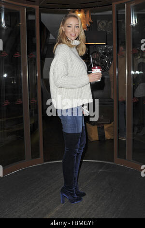 Lauren Papa ha visto arrivare al Sanctum Soho Hotel per Riunioni circa i suoi capelli Rehab Londra prodotto con: Lauren Papa dove: Londra, Regno Unito quando: 18 Dic 2015 Foto Stock