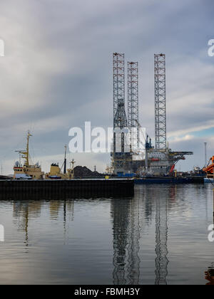 Sollevare il rig in olio di Esbjerg Harbour, Danimarca Foto Stock