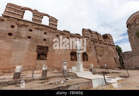 Dea egizia Sekhmet nella Red Basilica, chiamato anche la sala rossa e Rosso cortile, tempio di Bergama Foto Stock