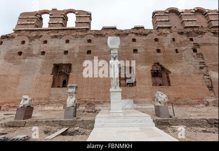 Dea egizia Sekhmet nella Red Basilica, chiamato anche la sala rossa e Rosso cortile, tempio di Bergama Foto Stock