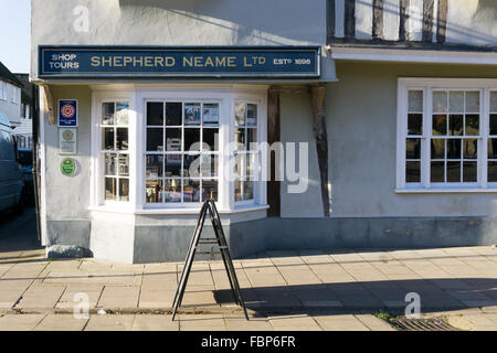 Pastore birreria Neame shop a Faversham Kent Foto Stock