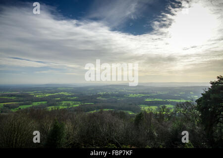 Vista dal Tempio dei venti sulla sommità della collina di Blackdown nel South Downs National Park, Sussex, Inghilterra Foto Stock