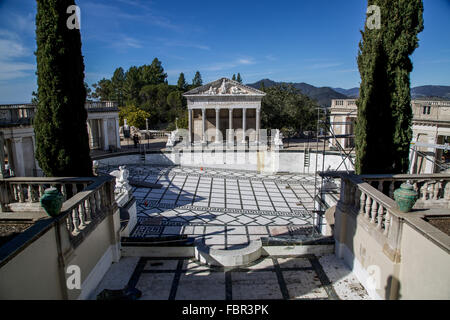 Il vuoto, in stile greco-romano piscina presso il Castello di Hearst in California. Foto Stock