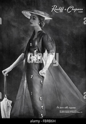 Vintage originale annuncio da anni cinquanta. La pubblicità dal 1954 pubblicità le donne della moda da Roecliff & Chapman di Londra. Foto Stock
