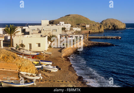 La Isleta del Moro. È un villaggio di pescatori. Cabo de Gata-Nijar parco naturale. Riserva della Biosfera, provincia di Almeria, Andalusia, Spagna Foto Stock