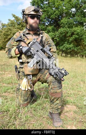 Fallschirmjäger con funzionalità avanzate di terza società, 31 Airborne reggimento durante l'esercizio multinazionale pronta risposta alla multinazionale comune disponibilità centro in Hohenfels, Germania. Foto Stock