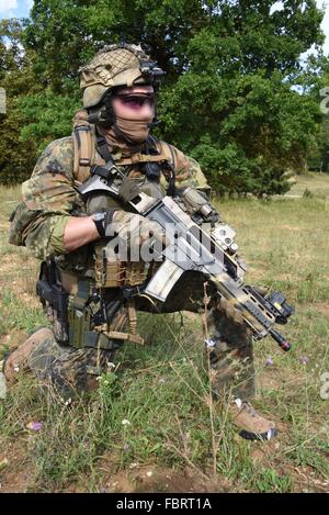 Fallschirmjäger con funzionalità avanzate di terza società, 31 Airborne reggimento durante l'esercizio multinazionale pronta risposta alla multinazionale comune disponibilità centro in Hohenfels, Germania. Foto Stock