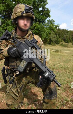 Fallschirmjäger con funzionalità avanzate di terza società, 31 Airborne reggimento durante l'esercizio multinazionale pronta risposta alla multinazionale comune disponibilità centro in Hohenfels, Germania. Foto Stock