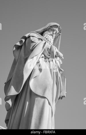 Statua nel chiostro di san Paolo (Paolo) in Italia, Roma Foto Stock