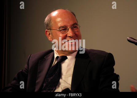 Gregor Gysi - Buchvorstellung im Kulturkaufhaus Dussmann, 12. Maerz 2014, Berlino. Foto Stock