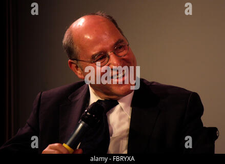 Gregor Gysi - Buchvorstellung im Kulturkaufhaus Dussmann, 12. Maerz 2014, Berlino. Foto Stock