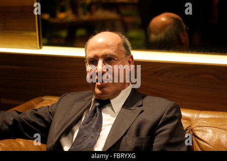 Gregor Gysi - Buchvorstellung im Kulturkaufhaus Dussmann, 12. Maerz 2014, Berlino. Foto Stock