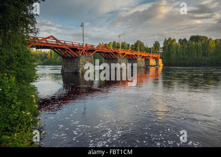 Più antico ponte di legno in Svezia, Lejonstromsbron, Skelleftea, Lapponia svedese Foto Stock