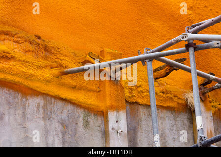 I dettagli dei supporti di una vecchia facciata opere Foto Stock
