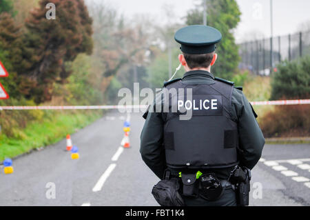 St Albans, Irlanda del Nord. 19 gen 2016 - polizia vicino una strada a seguito di un omicidio inchiesta Credito: Stephen Barnes/Alamy Live News Foto Stock