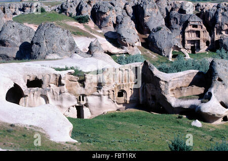 Aciksaray o aprire Palace, un troglodita o rocce scolpite complesso di case, Cave-Homes e un Caravanserai, costruito c10th-c11TH, a Gulsehir, Cappadocia, Turchia Foto Stock