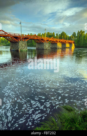 Più antico ponte di legno in Svezia, Lejonstromsbron, Skelleftea, Lapponia svedese Foto Stock