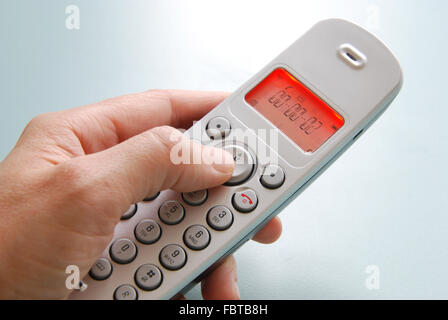 mano con il telefono Foto Stock