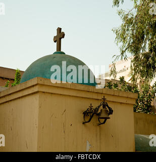 Cupola verde sulla Chiesa Copta edificio cristiano al Cairo Foto Stock