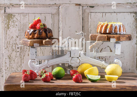 Cioccolato e torte di limone Foto Stock