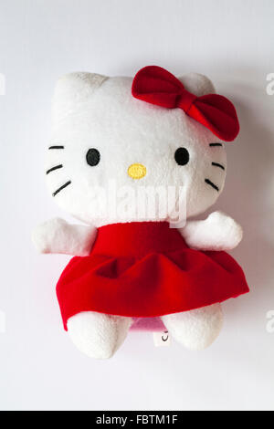 Hello Kitty morbido peluche isolati su sfondo bianco Foto Stock