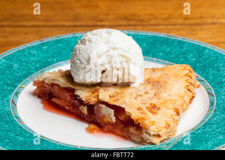 Fatta in Casa apple e torta alle fragole gelato Foto Stock