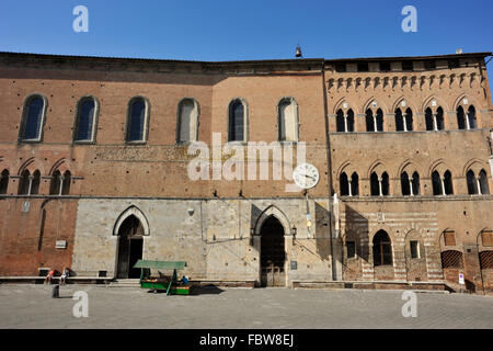 Italia, Toscana, Siena, Piazza del Duomo, Spedale di Santa Maria della Scala, antico ospedale Foto Stock