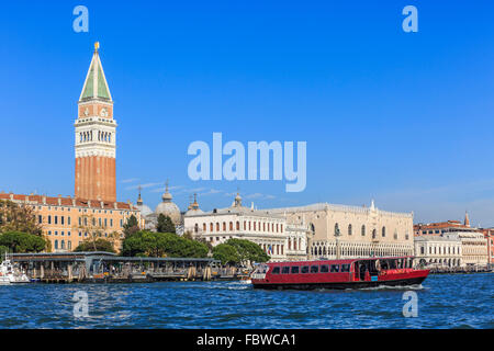 Piazza San Marco, il Palazzo Ducale e il Campanile, Venezia, Italia Foto Stock