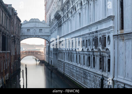Il Ponte dei Sospiri di Venezia, Italia Foto Stock