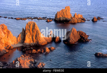 " Arrecife de Las Sirenas' Reef delle sirene .Cabo de Gata-Nijar parco naturale. Riserva della Biosfera, provincia di Almeria, Andalusia Foto Stock