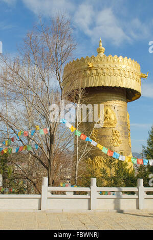 La più grande preghiera tibetano ruota nel mondo, Shangri-la Cina Foto Stock