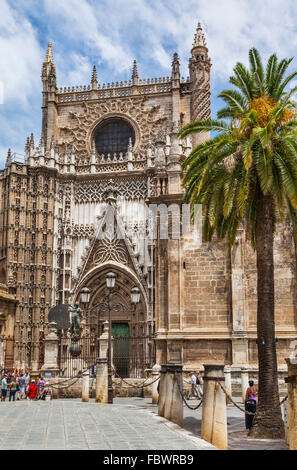 Spagna, Andalusia, provincia di Siviglia, Siviglia, entrata principale della cattedrale di Siviglia Foto Stock