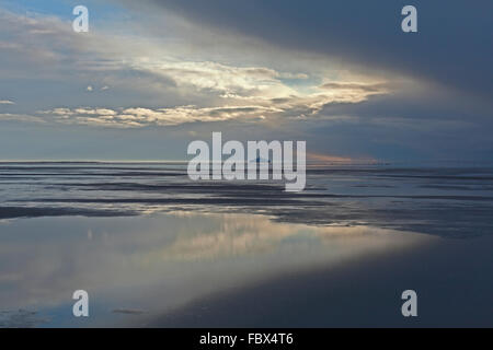 Il traghetto passeggeri tra Havneby in Rømø, in Danimarca e in elenco, in Sylt, Germania. Essa sembra galleggiare sulla riva. Foto Stock